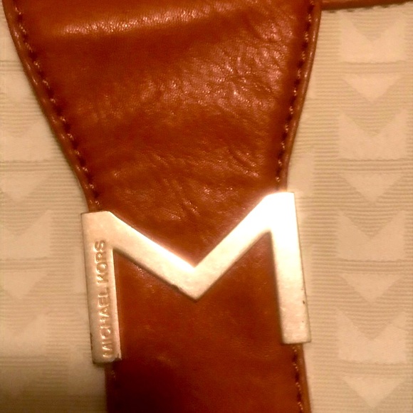 Hobo bag cloth cream canvas with M monogram. - Picture 9 of 10